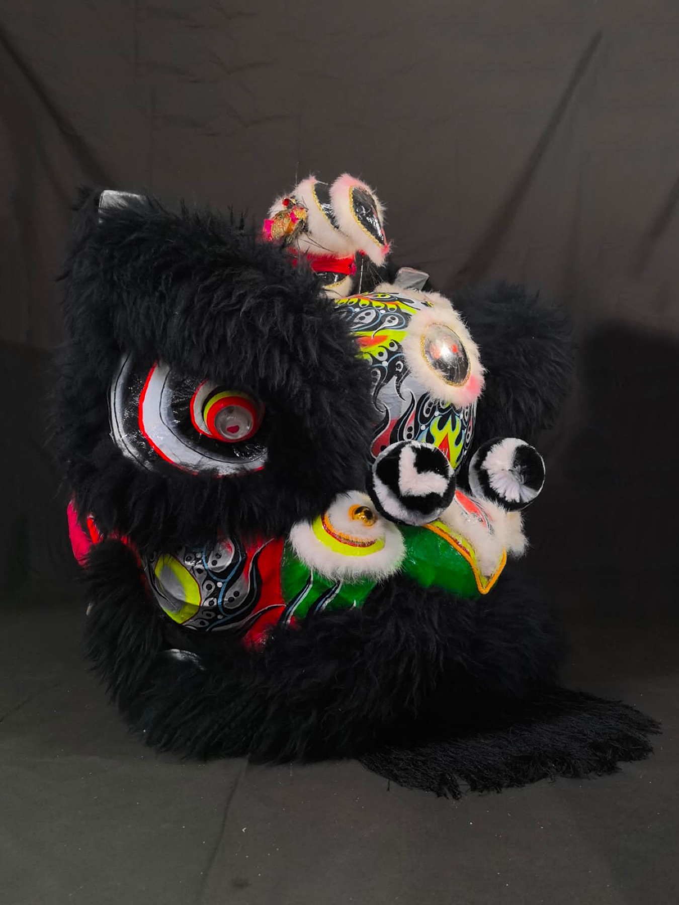 Black modern “Guangong” Malaysian lion