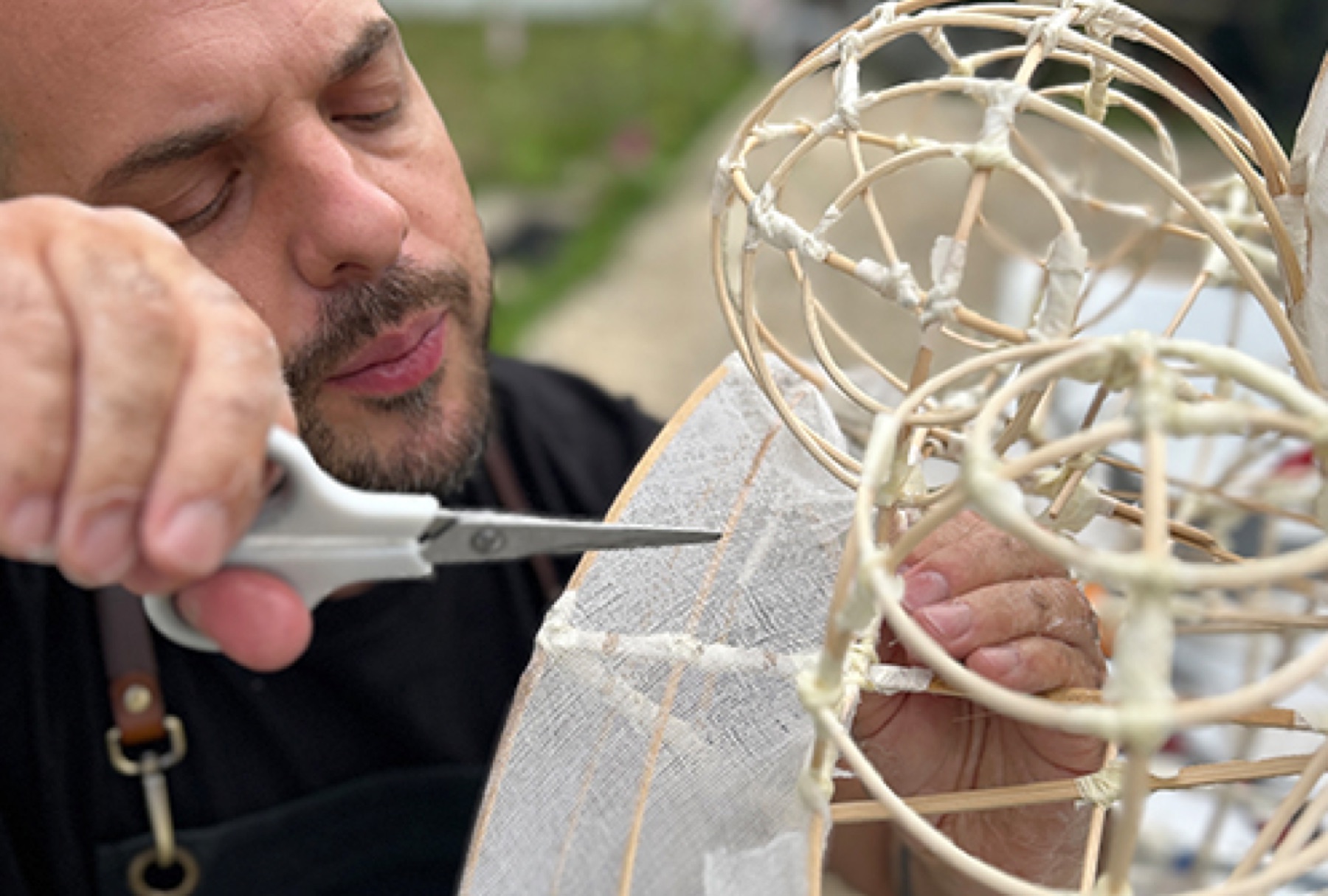 Cutting and binding a rattan frame